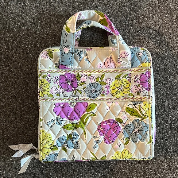 Vera Bradley Handbags - NWOT Vera Bradley tote